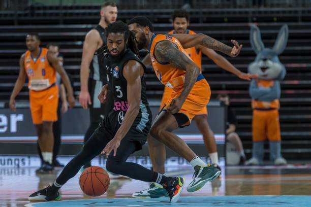 也有些因惊 也有些因惊