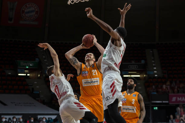 决打击足坛 决打击足坛