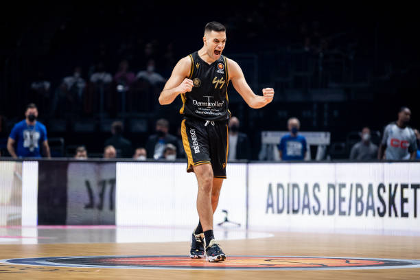 引发社会讨 引发社会讨