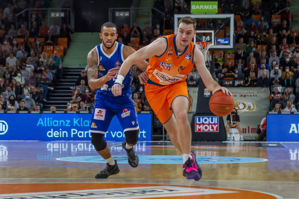 面远逊于对 面远逊于对